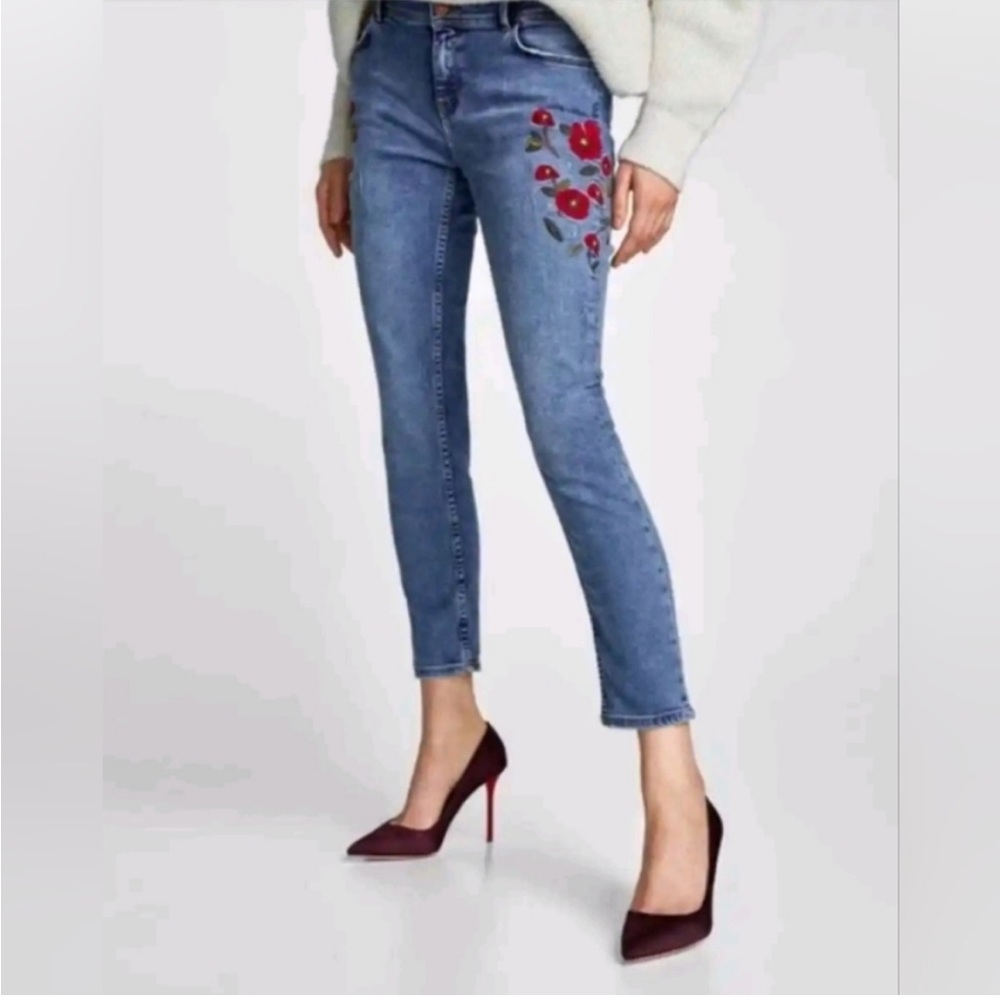 Zara Embroidered Poppies Distressed Jeans Skinny mid-rise Women’s Size 6